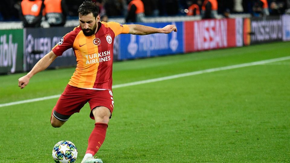 Şener Özbayraklı Galatasaray’dan ayrıldı