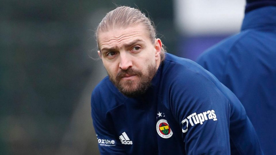 Fenerbahçe’de Caner Erkin ve Sinan Gümüş kadro dışı bırakıldı