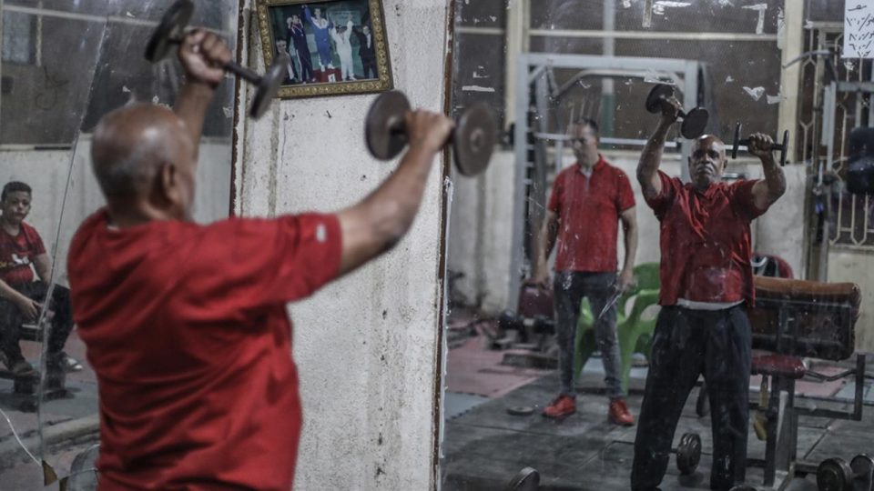 Mısırlı 70 yaşındaki antrenör sporu yaşıtlarına da tavsiye ediyor