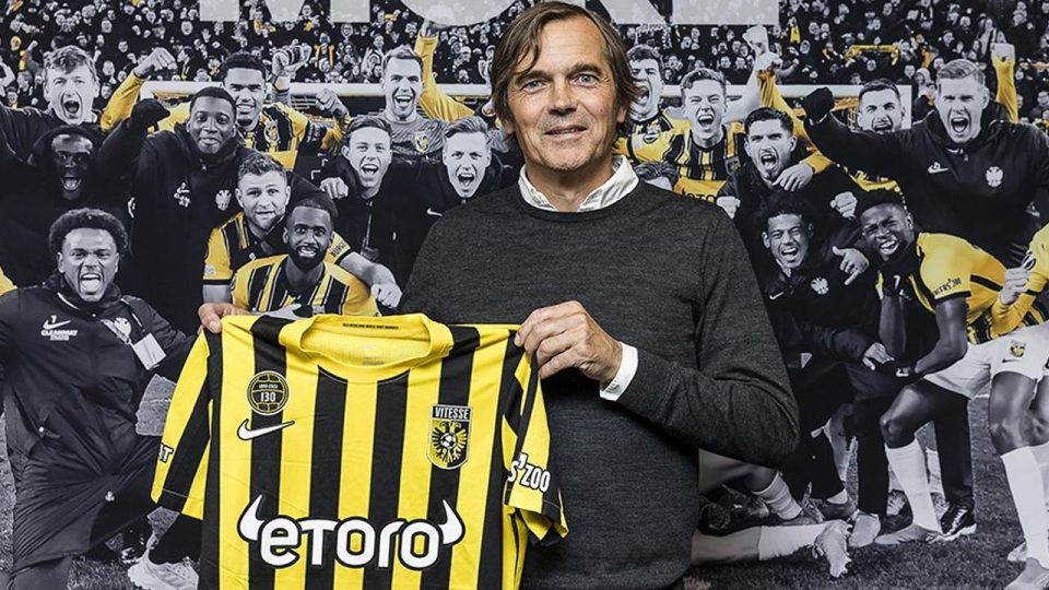 Vitesse’nin yeni teknik direktörü Cocu oldu