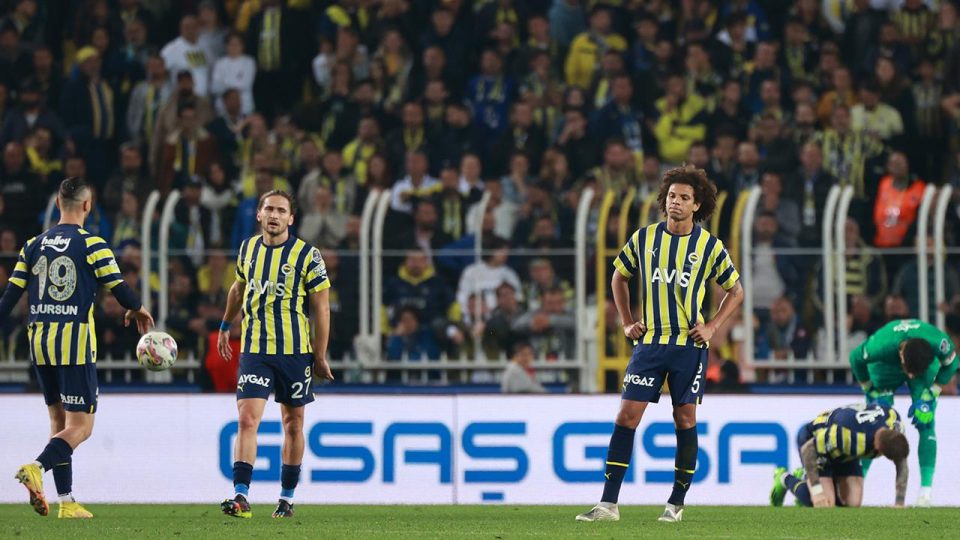 Fenerbahçe ligde 8 maç sonra mağlup