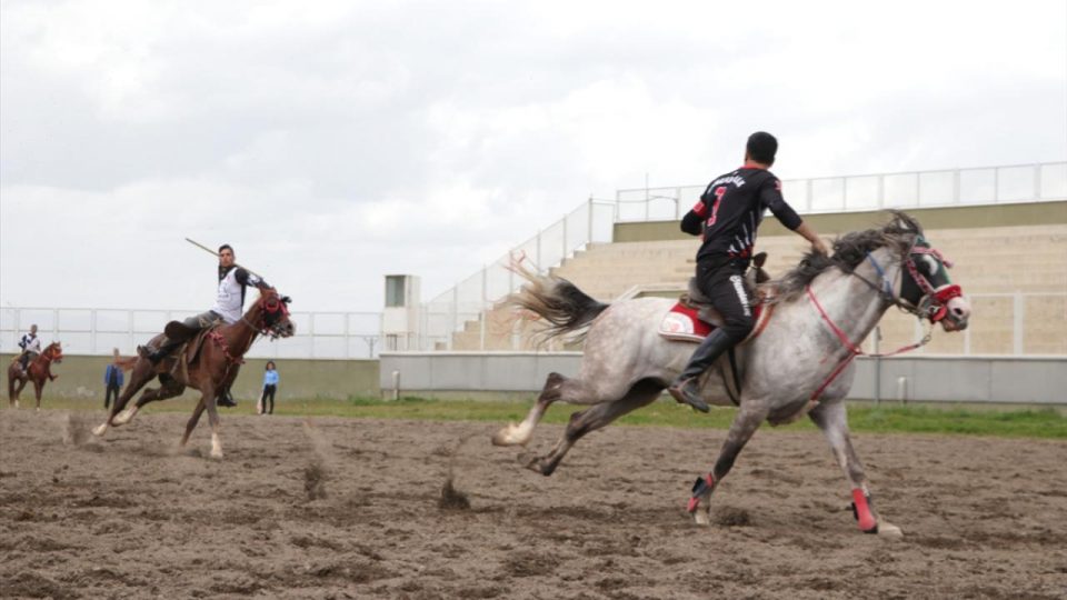 Erzurum’da ata sporu cirit heyecanı