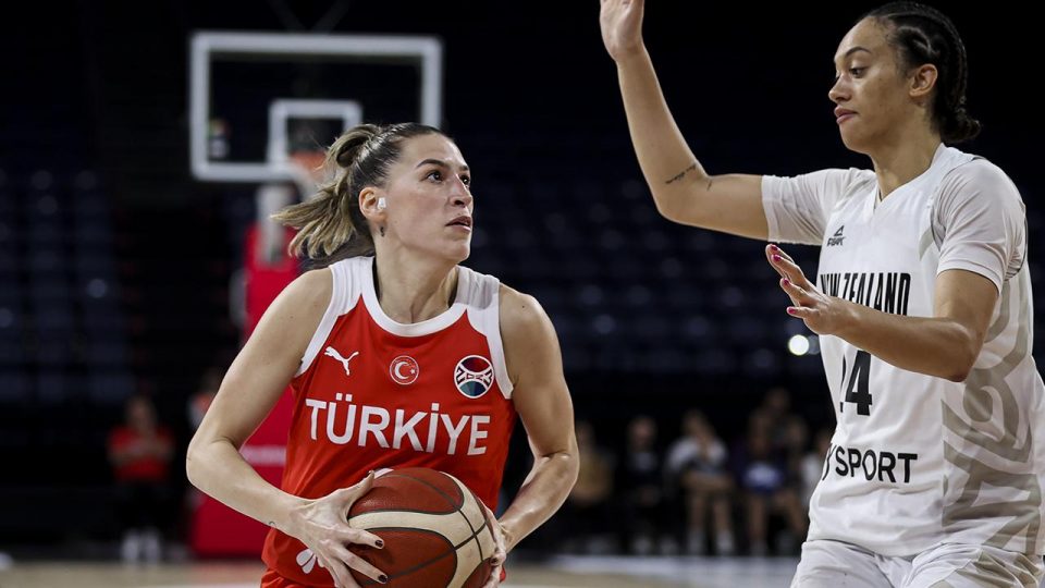 Milli basketbolcu Sevgi Uzun Avrupa Şampiyonası’ndan umutlu