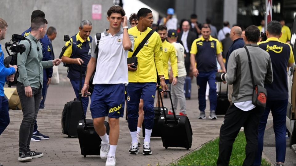 Fenerbahçe yeni sezon hazırlık turnuvası için Rusya’ya geldi